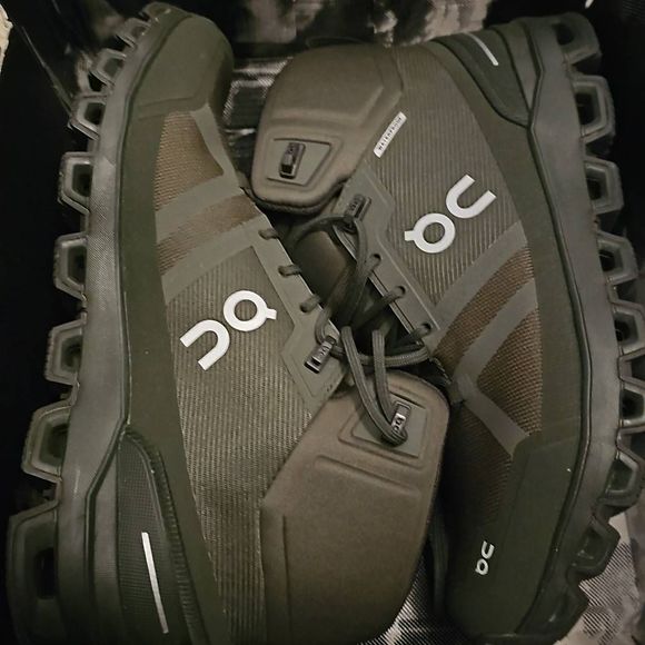 On running Cloudrock Waterproof   9.5 Men's. Jungle fir .Box as is. No top - Picture 5 of 10